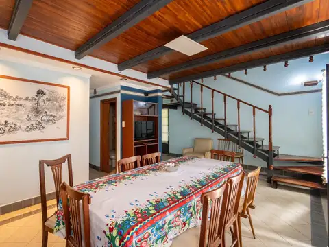 Casa 7 ambientes con 6 baños