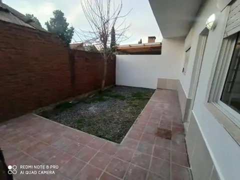 Depto Tipo Casa en Alquiler con 1 cocheras