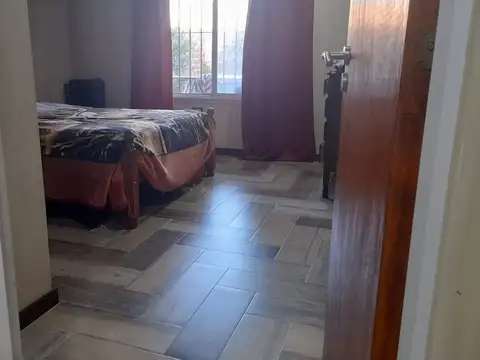VENTA CASA UN DORMI - IMPORTANTE TERRENO GRAL ROJO