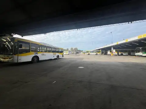 Av. 12 de octubre esq. Mosconi