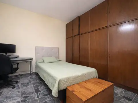 Casa 8 ambientes con 3 baños