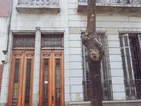 Hipolito Yrigoyen  al 2500