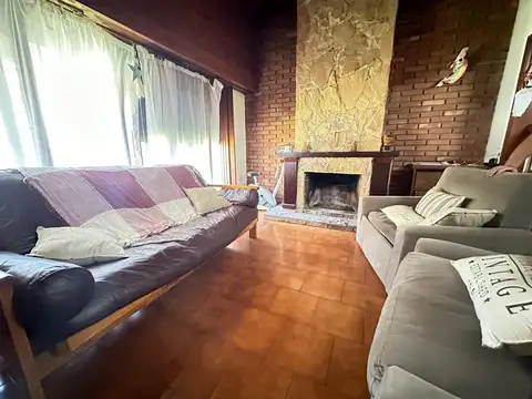 VENTA CASA 4 AMBIENTES EZPELETA FONDO-QUINCHO-DEPTO