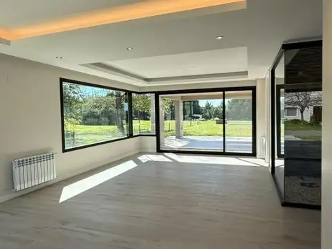 Casa 5 ambientes con 4 baños