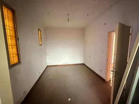 VENTA PH 2 AMBIENTES – A REFACCIONAR - SIN EXPENSAS !!!! PERMUTA - VILLA BALLESTER Y APTO CREDITO !