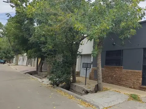 VENTA CASA DE 3 DORMITORIOS COCHERA Y PATIO GLLEN