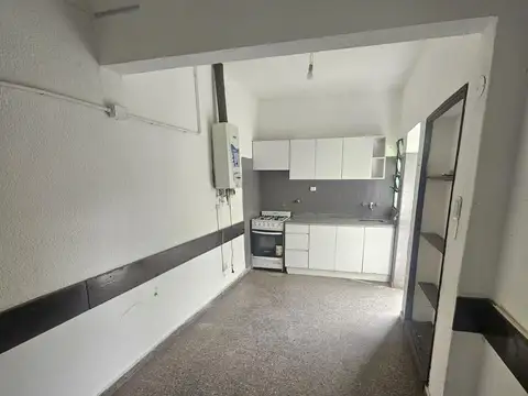 Tucuman 4200, casa al frente, garage, patio, terraza, apta ampliacion el planta alta