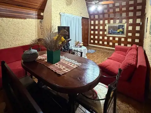 Casa en Alquiler con 1 cochera