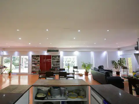 Casa en Venta con 4 cocheras