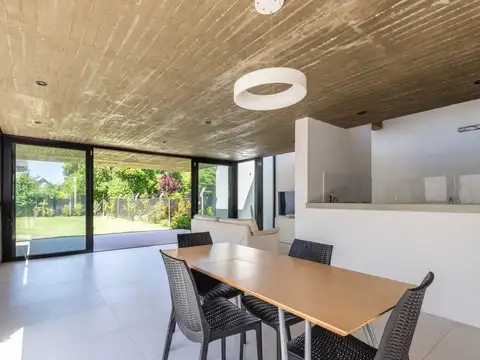 CASA EN VENTA GONNET 3 DORMITORIOS ENTRE CAMINOS