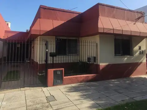 CASA AMERICANA 3 dorm y fondito - POSIBLE LOTE PARA EDIFICIO