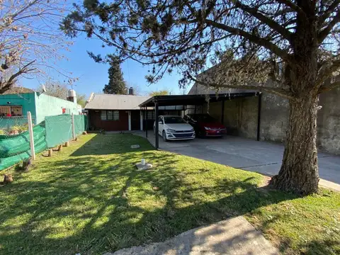 Casa en Venta con 2 cocheras