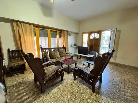 VENTA E CASAS EN ITUZAINGO, 4 AMBIENTES