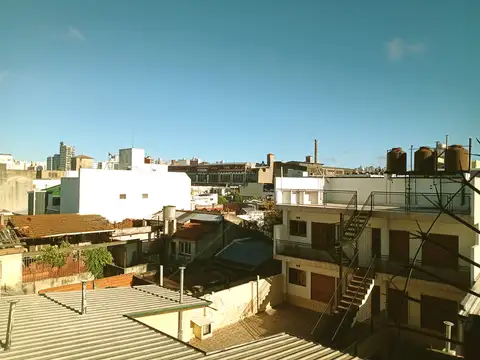 MONOAMBIENTE EQUIPADO CON BALCÓN – EXCELENTE ESTADO. AV. ROCA 1527 PISO 2B AVELLANEDA