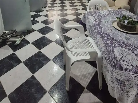 Casa 4 ambientes con 2 baños