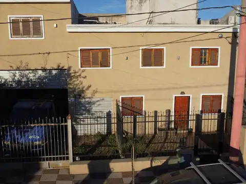 VENTA DUPLEX PARQUE LICEO 2 DORM CON GALPON