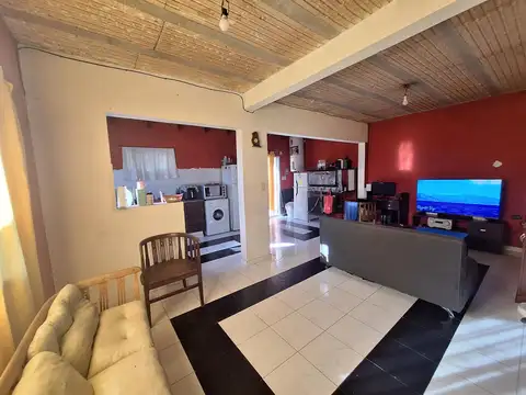 Casa 4 ambientes con 2 baños