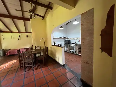 Casa en Alquiler con 2 cocheras