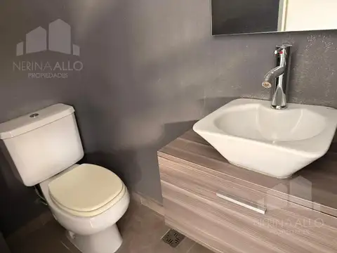 Depto Tipo Casa en Alquiler con 1 cocheras