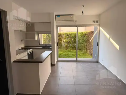 Depto Tipo Casa en Alquiler de 4 ambientes