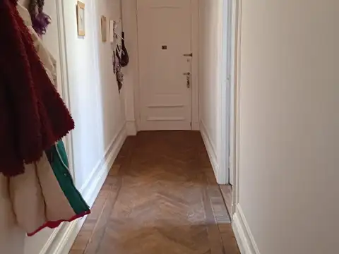 Departamento de 4 ambientes con dependencia al contrafrente