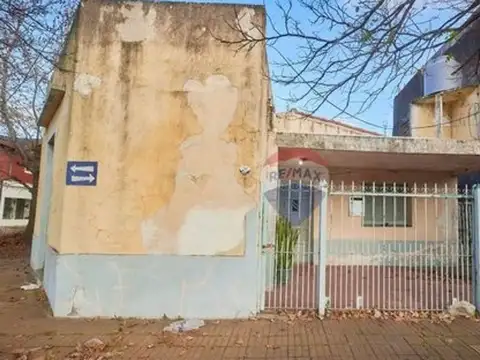 CASA EN VENTA 5 AMBIENTES VARELA CENTRO