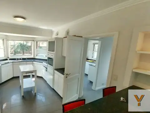 Casa 5 ambientes con 4 baños