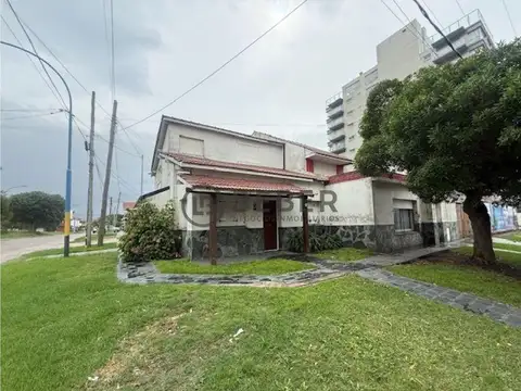 En venta casa 4 ambientes con patio y garage, en zona Parque Luro Mar del Plata