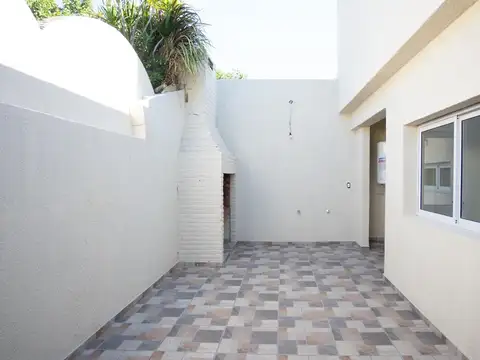 Venta Ph 3 ambientes con patio, parrilla y terraza en Palomar.