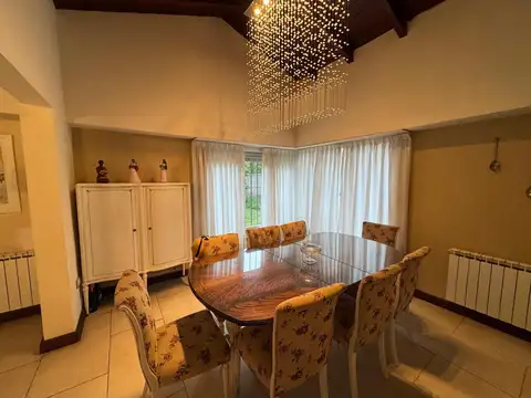 Casa en Venta con 4 cocheras