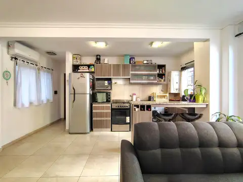 Depto semipiso 2 Ambientes en Venta con balcón Morón Sur