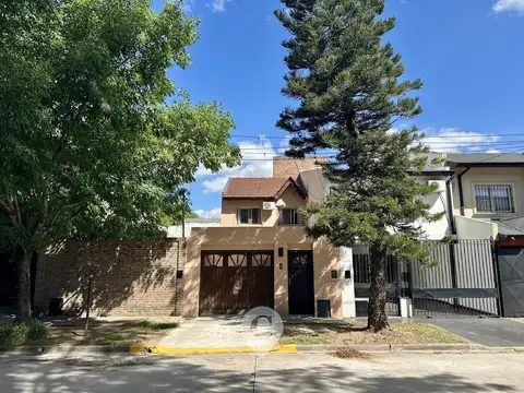 Dúplex en Venta de 2 dormitorios, patio con parrilla. Barrio Smithfield, Centro Zárate