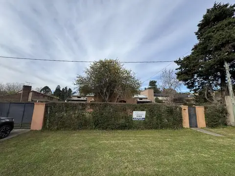 Calle 416 entre Camino General Belgrano y 27