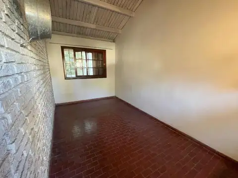 Casa 6 ambientes con 2 baños