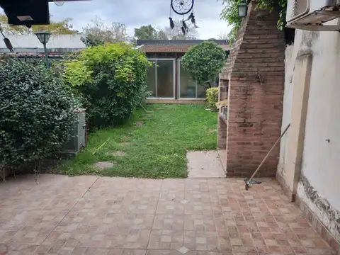 VENTA CASA DUPLEX 4 AMBIENTES CASTELAR CON COCHERA