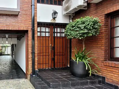 Casa 5 ambientes con 2 baños