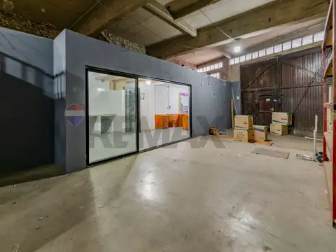 VENTA DE DEPOSITO DOBLE FRENTE CON VIVIENDA GERLI