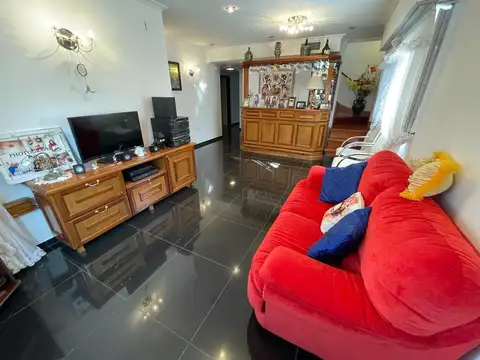 CASA EN VENTA LISANDRO OLMOS 3 DORMITORIOS