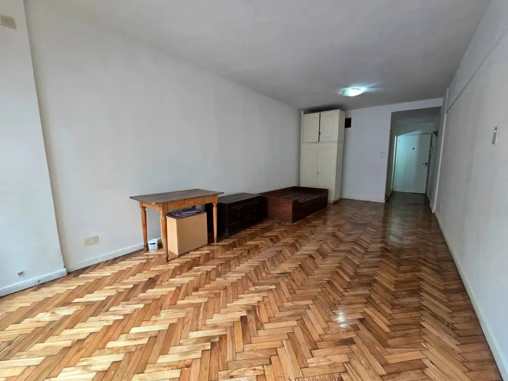 Ecuador 1300, Piso 1