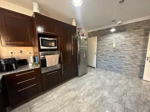 Casa en Venta con 4 cocheras