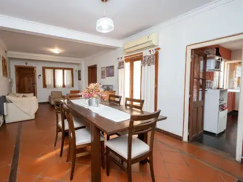 Casa 5 ambientes con 1 baño