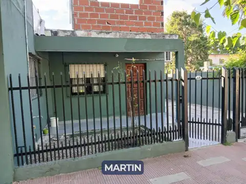 Casa en venta c/ cochera en Muñiz