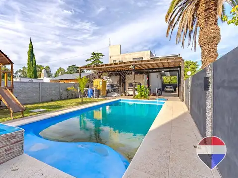 Casa en Venta con 2 cocheras