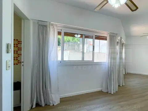 Chacabuco  al 200 entre Laprida y Aristobulo del Valle