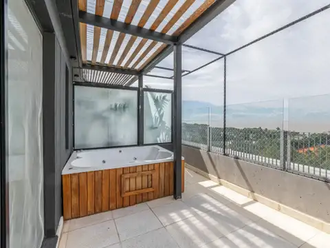 Dúplex 4 ambientes. Terraza con jacuzzi. 2 cocheras. Amenities premium. Olivos.
