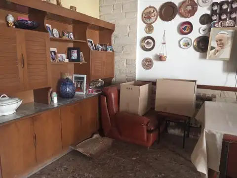 Casa en venta - 3 Dormitorios 1 Baño - Cochera - 170Mts2 - Quilmes