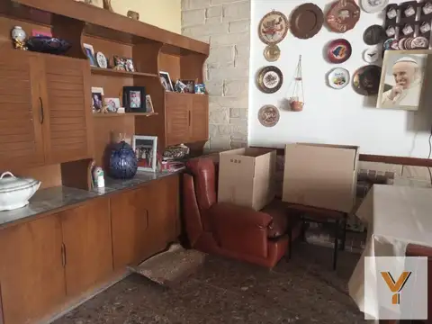Casa en venta - 3 Dormitorios 1 Baño - Cochera - 170Mts2 - Quilmes