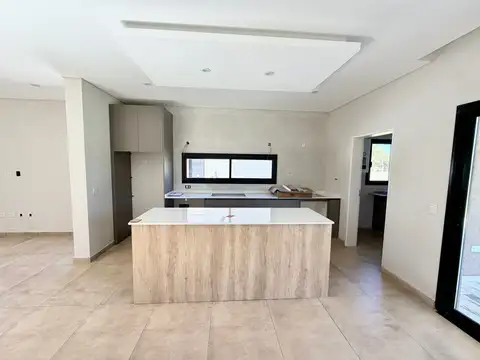 Casa en Alquiler en Santo Tomas, USD 1.400