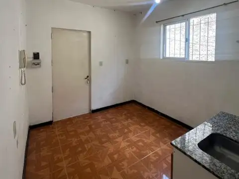 Depto Tipo Casa en Alquiler en Jose Leon Suarez, $ 350.000
