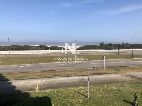 En venta Amplio departamento de 3 dormitorios frente al mar
